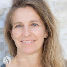 Bild Seminarleiter Astrid grau quer